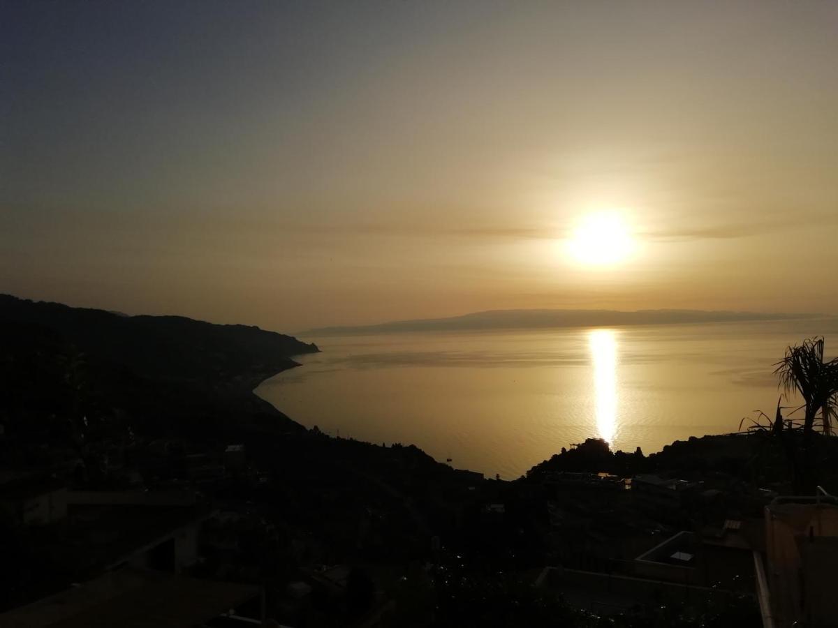 タオルミーナU Castiddanu Breathtaking Viewアパートメント エクステリア 写真
